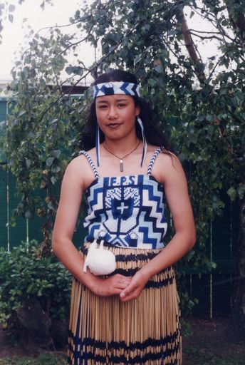 Emma Jaye King, Foxton School Kapahaka member, 1995