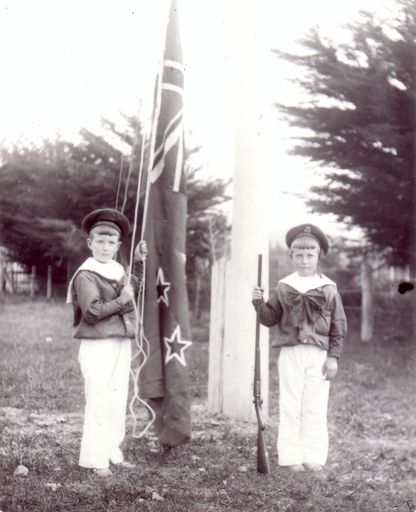 Jack and Rewi Moynihan unfurling the flag, Shannon School, 1901