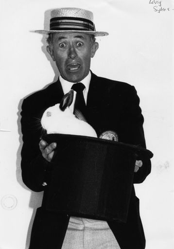 Larry Sykes, Magician