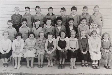 Poroutawhao School Primer 4-Standard 2 Class Photo 1960