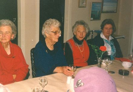 Mrs N.Swainson, Mrs N. Bennell, Mrs B. Knight, Mrs M. Willis, Christmas Luncheon, Willow Lodge, Manakau, November 1987 - Resource cover image