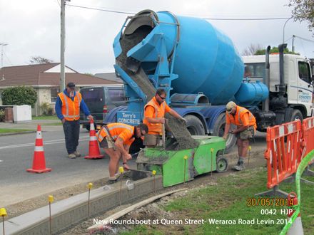 New Roundabout at Queen Street- Weraroa Road Levin 2014 HJP_0042 - Resource cover image