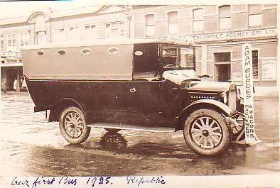 Republic bus - the first bus, 1925
