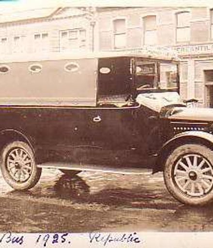 Republic bus - the first bus, 1925