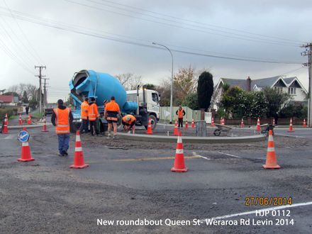 New roundabout Queen St- Weraroa Rd Levin 2014 HJP 0112 jpg - Resource cover image