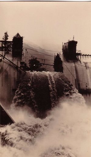 Flood pouring through No.1 Dam, early 1920's - Resource cover image