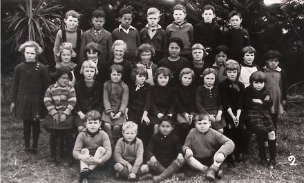 Poroutawhao School Junior Class Photo 1936 - Resource cover image