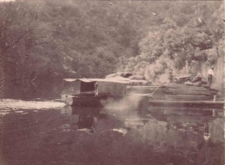 Launch and punt with timber, Mangahao (?), September 1925 - Resource cover image