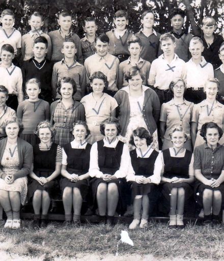 Class photo of Form 1 & 2 pupils (unidentified), Shannon School, 1952