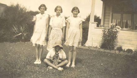 Rona Unsworth, Jean Davison, Jean Ransom and Jack Unsworth with Tinker the cat at Winshester Street. - Resource cover image