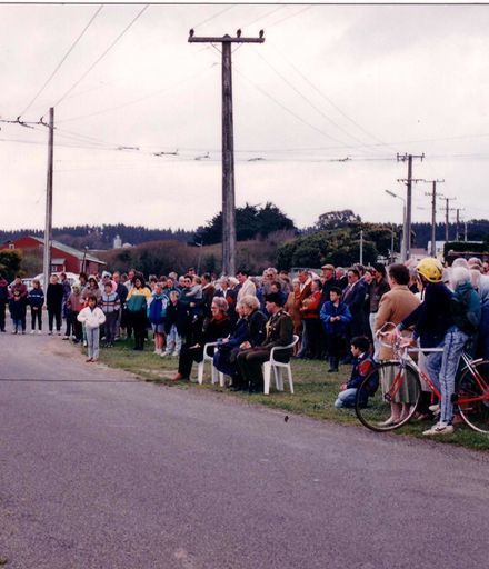 Flax walk opening - Sir Paul Reeves and large crowd, 1990