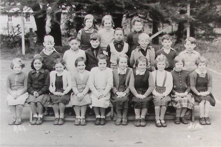 Poroutawhao School Primer 4-Standard 1 Class Photo 1954 - Resource cover image