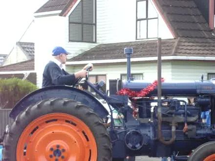 Old Tractors join in the Levin Christmas Parade 2011 - Resource cover image