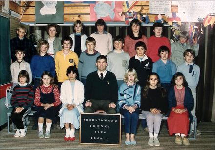 Poroutawhao School Room 3 Class Photo 1986 - Resource cover image