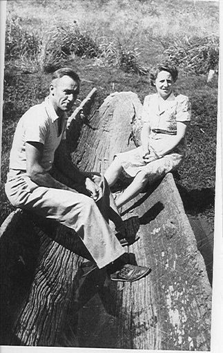 Group in Maori canoe at Lake Horowhenua