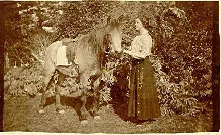 Jessie Shaw With Rara