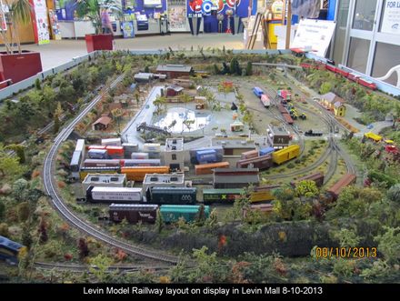 3248 levin Model Railway layout on display in Levin mall 8-10-2013