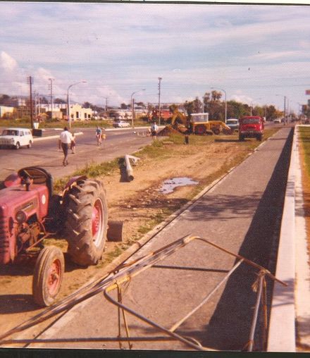 State Highway 1. Widening south end 1975 - 76 - Resource cover image