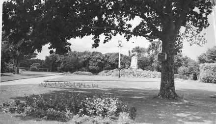 Levin Public Gardens & War Memorial - Resource cover image