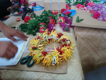 Making headband at Celebrating Pasifika week, Levin 6 - Resource cover image