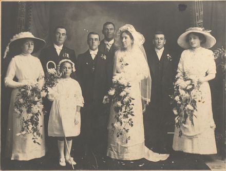Wedding party - Hinemoa (nee Ransom) and Fred Haste, 1913