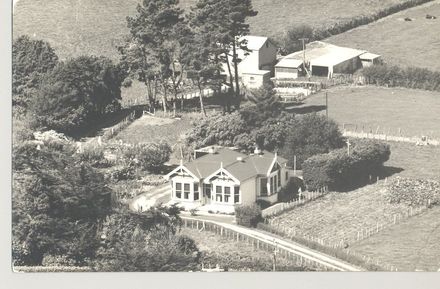 Arthur & Edith Hudson's farm homestead in Fairfield Road