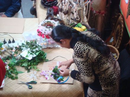 Making headband at Celebrating Pasifika week, Levin 1 - Resource cover image
