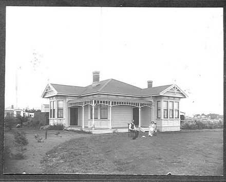 ?Parker Family & House, 71 Winchester Street, Levin