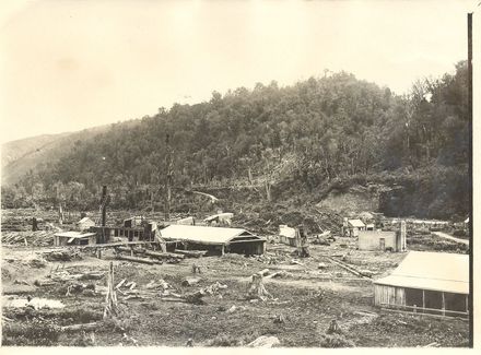 Bartholomew's sawmill, Makahika Valley, 1906