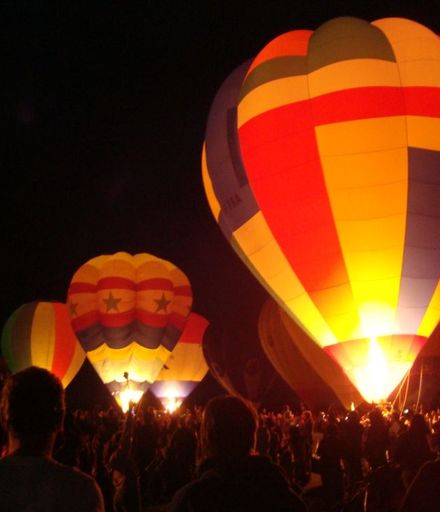 Balloons 2011 - Sat evening Night Glow at Donnelly Park, Levin 1