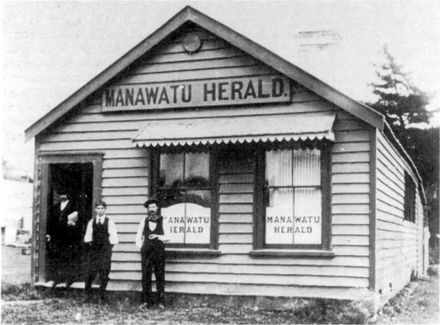 Manawatu Herald office, Foxton, in 1904
