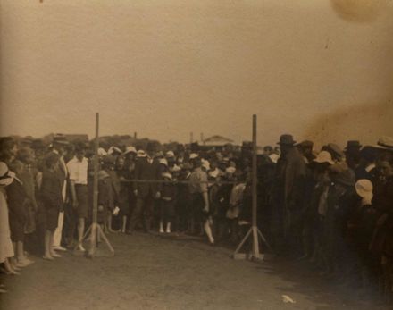Athletic sports at Manawatu Heads c1920
