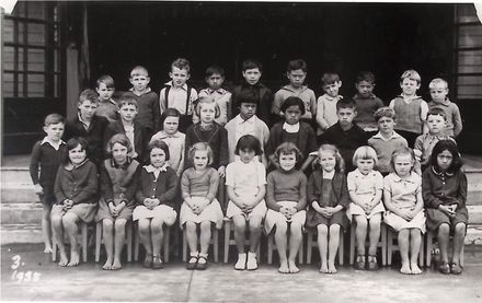 Poroutawhao School Junior Class Photo 1938 - Resource cover image