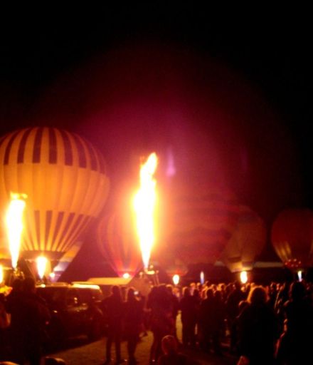 Balloons 2011 - Sat evening Night Glow at Donnelly Park, Levin 2