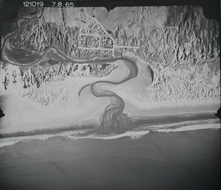 Waikawa Beach settlement and Waikawa River mouth, 1965