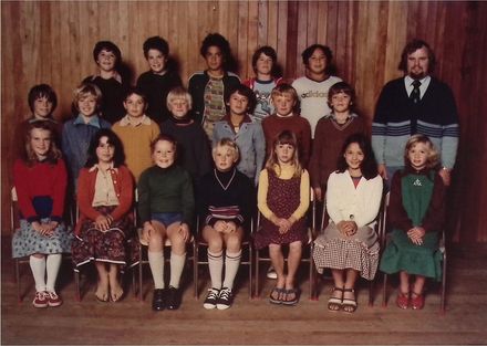 Poroutawhao School Standards 3-4 Class Photo 1980 - Resource cover image