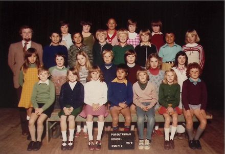 Poroutawhao School Standards 3-4 Class Photo 1978 - Resource cover image