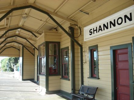 Shannon Railway Station 2007 - Resource cover image