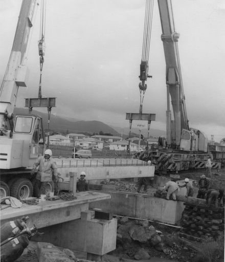 Reconstruction of Rail Bridge Over Pahatu Stream, Shannon, 1984