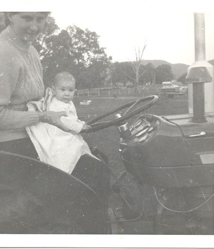 Elizabeth Swan and baby daughter Bronwyn (3 months), May 1971