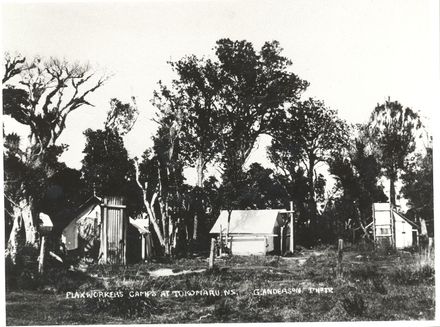 Flaxworkers camp at Tokomaru, c.1910