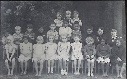 Poroutawhao School Junior Class Photo 1946