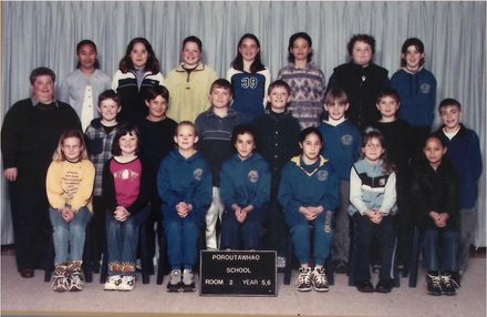 Poroutawhao School Years 5-6 Class Photo 2001 - Resource cover image