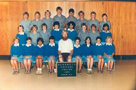 Manawatū College 4F 1983 - Mr. Farrell - Resource cover image