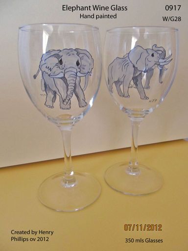 0917 Elephant Wine Glass