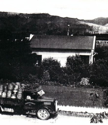Shannon Dairy Company, No. 1 truck, driven by Charlie Wishart