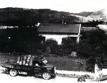 Shannon Dairy Company, No. 1 truck, driven by Charlie Wishart