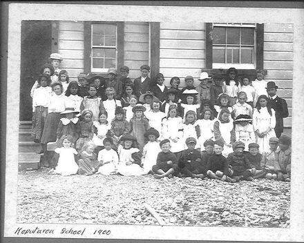 Koputaroa School group, 1900