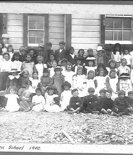 Koputaroa School group, 1900