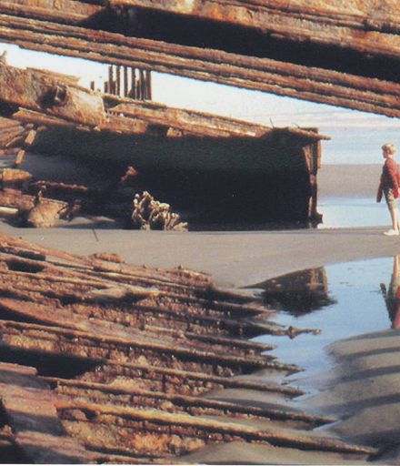 'Hydrabad' wreck on Waitarere Beach, 1971